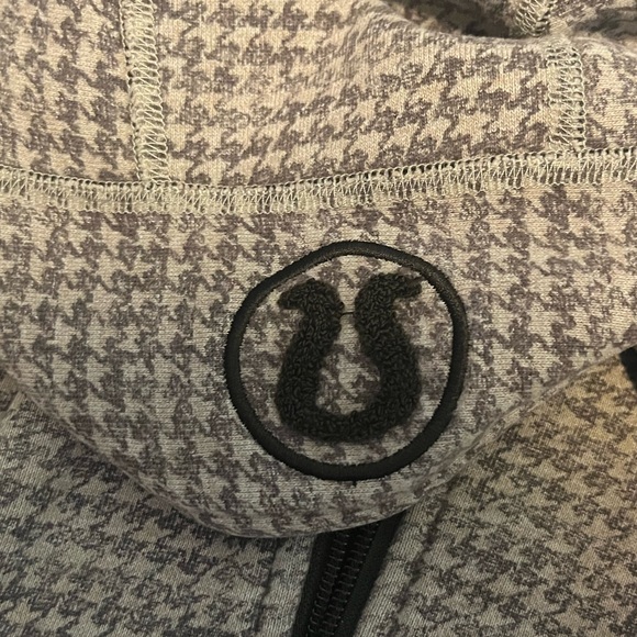 Lululemon jacket - Picture 4 of 6